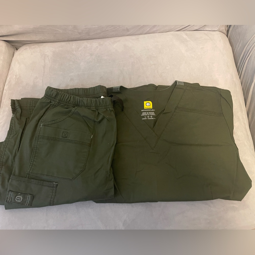Wonder wink wonderflex scrub set